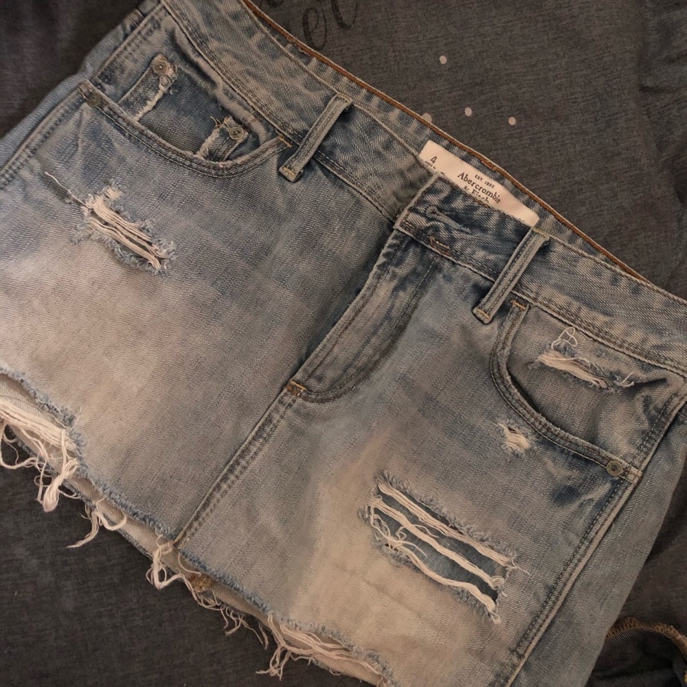 ABERCROMBIE AND FITCH MINI SKIRT SIZE 4